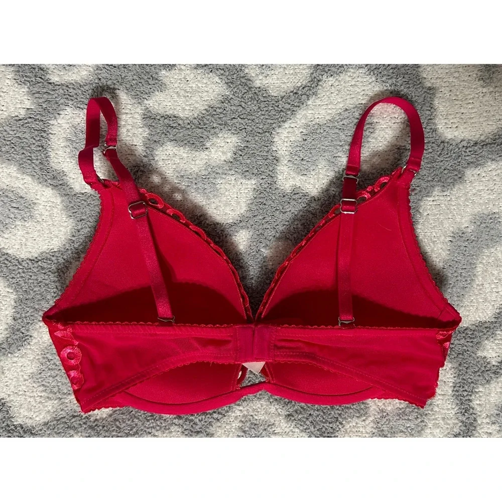 Victoria's Secret Eyelet Push-Up Pigeonnant Bra Hot Pink‎ Embroidered Lace 32D